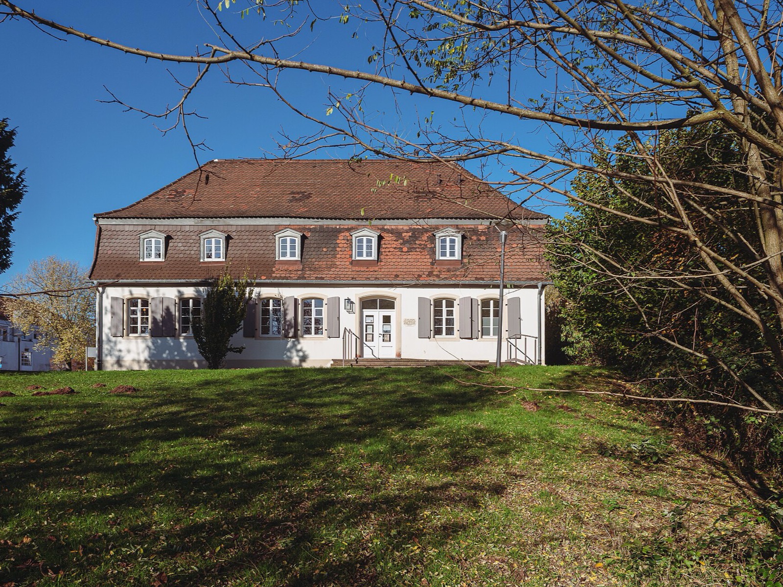 Püttlinger Schlösschen – Foto: Flocci Nivis